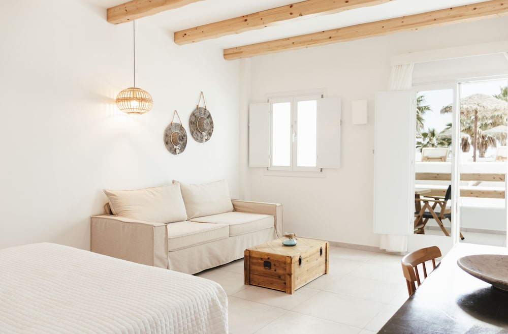 Casa Vitae Suites — Hotel rooms in Kamari, South Aegean