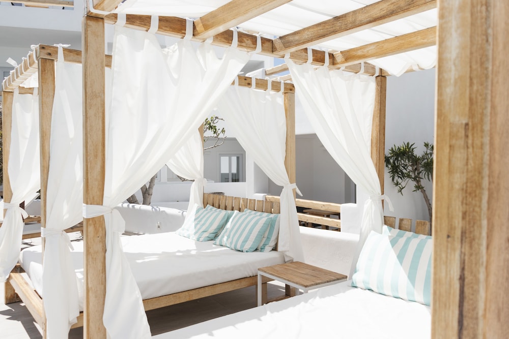 Casa Vitae Suites — Hotel rooms in Kamari, South Aegean