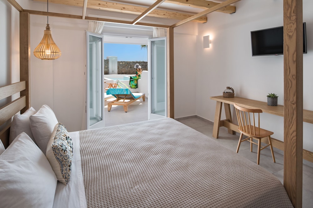 Casa Vitae Suites — Hotel rooms in Kamari, South Aegean