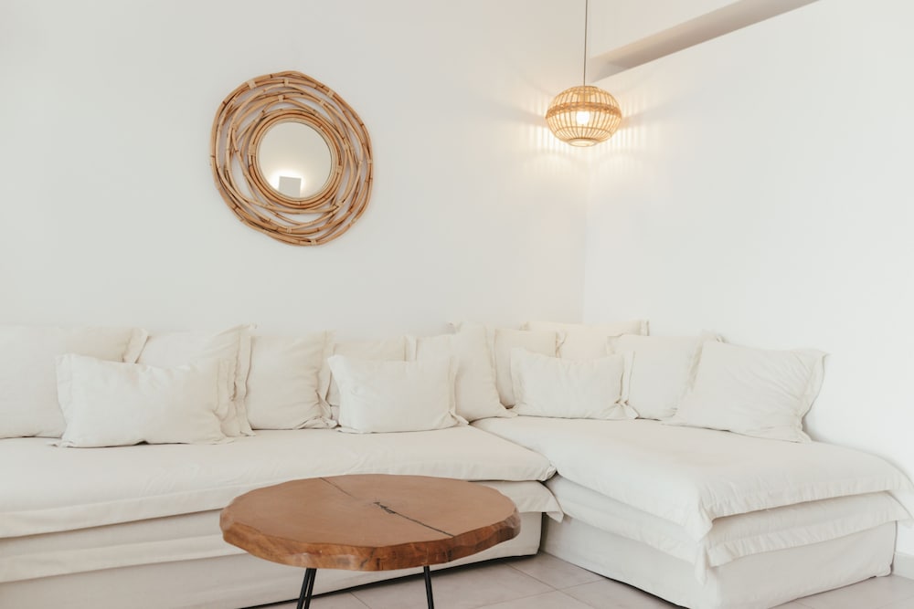 Casa Vitae Suites — Hotel rooms in Kamari, South Aegean