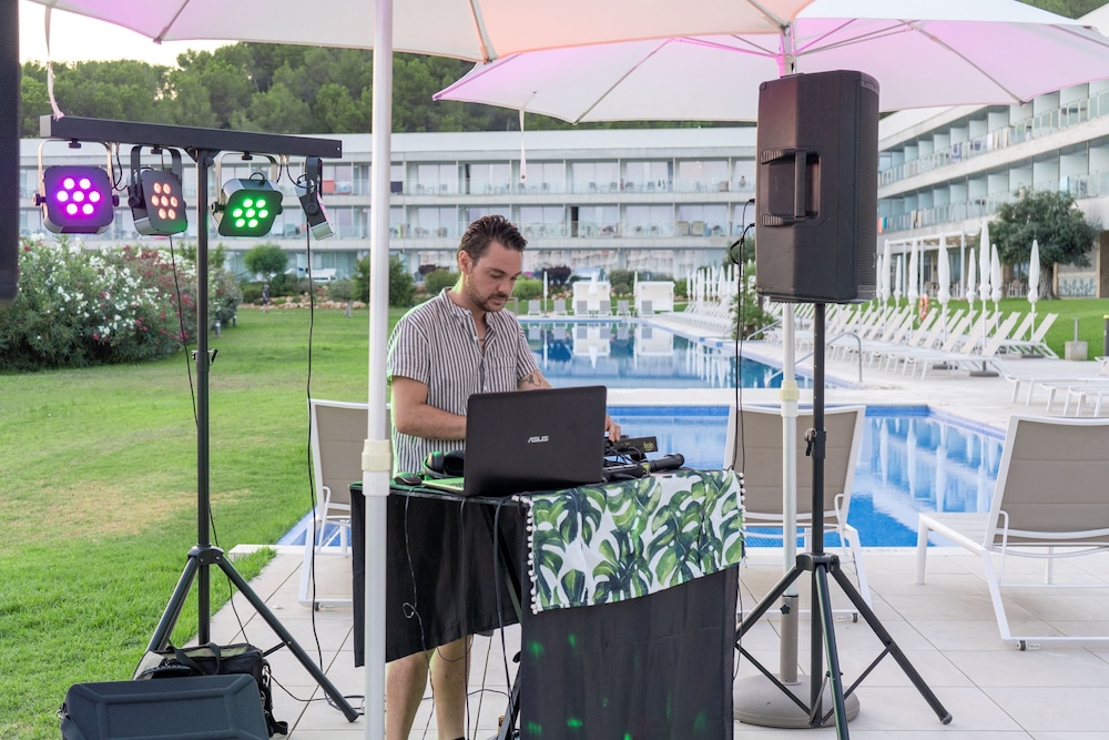 Hotel Seth 55 Santo Tomas — Swimming pool in Santo Tomas, Balearic Islands