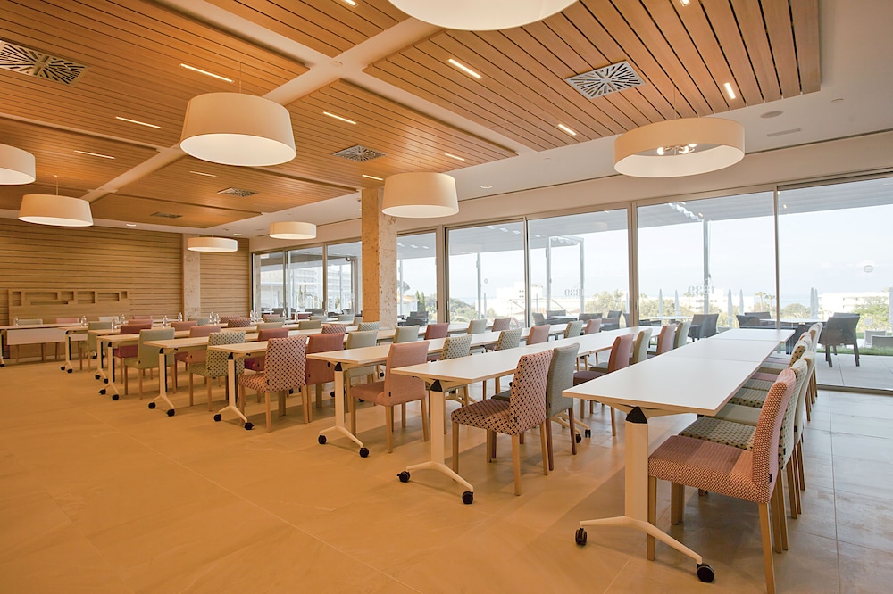 Hotel Seth 55 Santo Tomas — Restaurant & bars in Santo Tomas, Balearic Islands