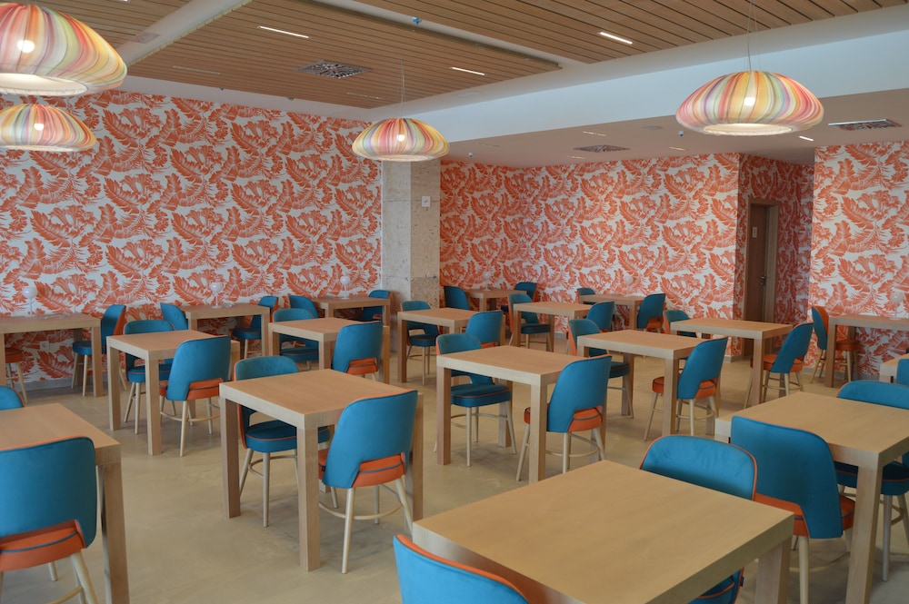 Hotel Seth 55 Santo Tomas — Restaurant & bars in Santo Tomas, Balearic Islands