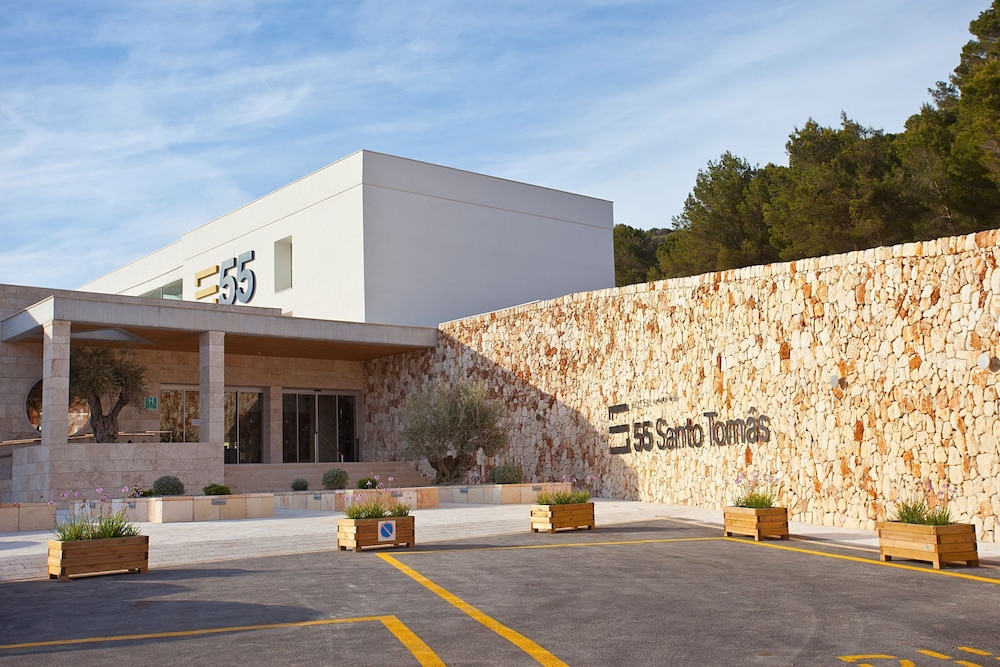 Hotel Seth 55 Santo Tomas — Hotel building in Santo Tomas, Balearic Islands