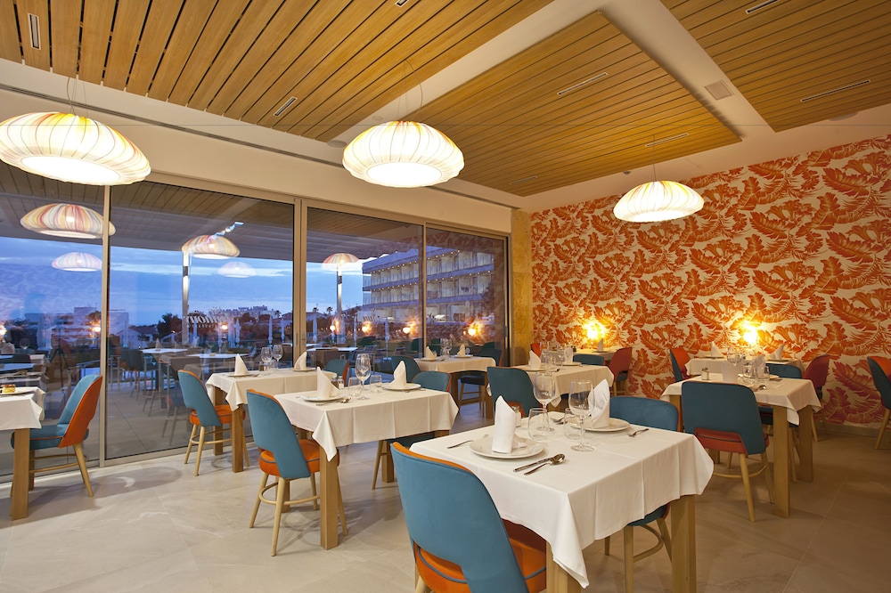Hotel Seth 55 Santo Tomas — Restaurant & bars in Santo Tomas, Balearic Islands
