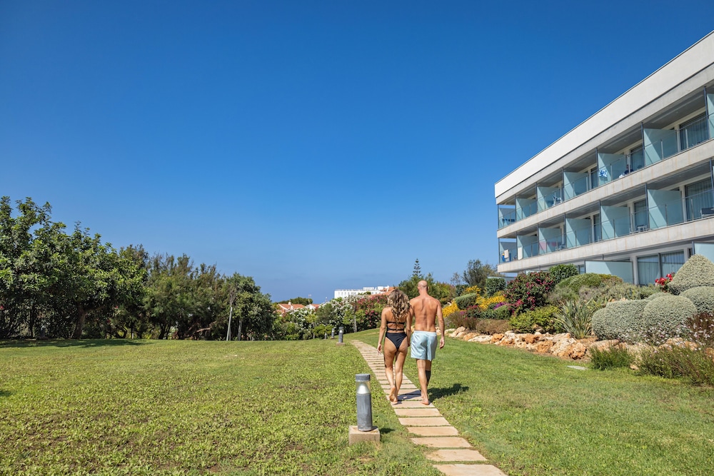 Hotel Seth 55 Santo Tomas — Hotel building in Santo Tomas, Balearic Islands