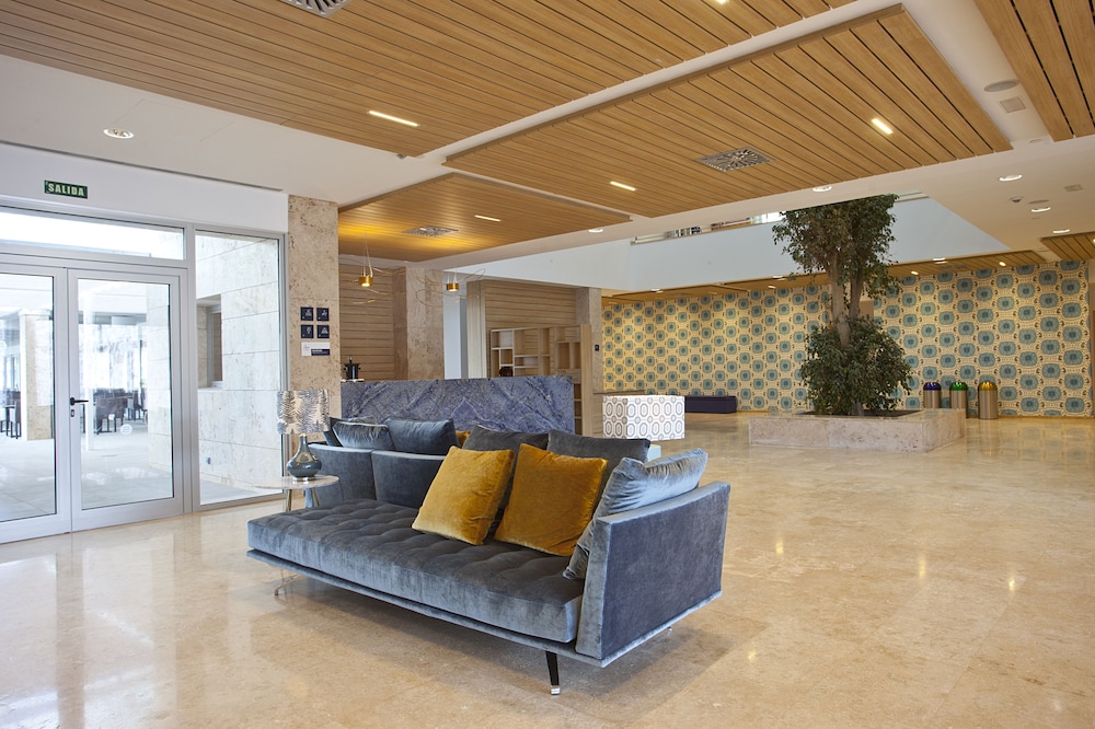 Hotel Seth 55 Santo Tomas — Hotel building in Santo Tomas, Balearic Islands
