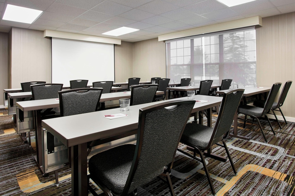 Residence Inn by Marriott Detroit Pontiac Auburn Hills — Hotel building in Pontiac, Michigan
