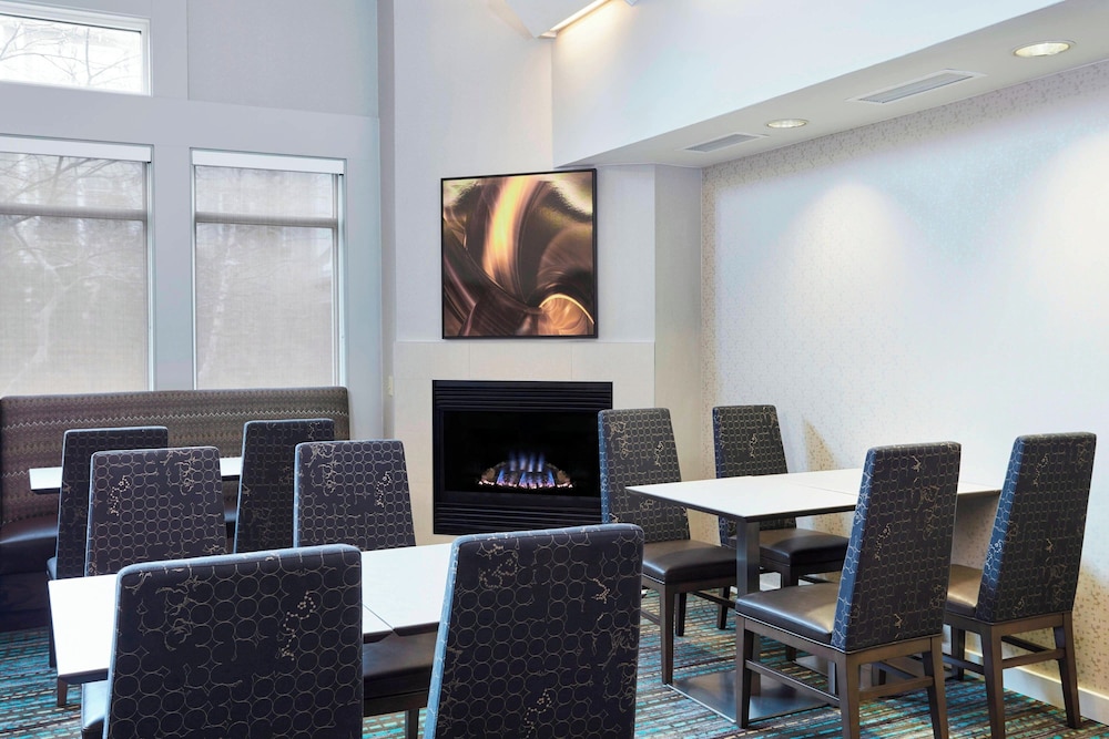 Residence Inn by Marriott Detroit Pontiac Auburn Hills — Restaurant & bars in Pontiac, Michigan