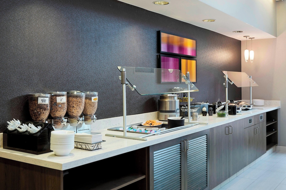 Residence Inn by Marriott Detroit Pontiac Auburn Hills — Restaurant & bars in Pontiac, Michigan