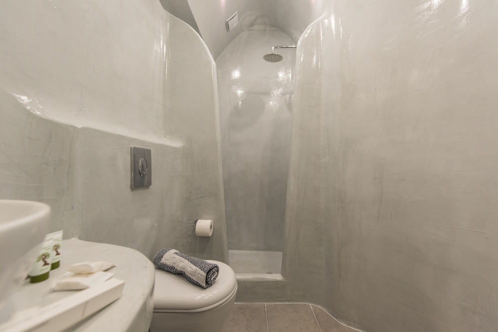 Secret Earth Santorini — Hotel rooms in Kamari, South Aegean
