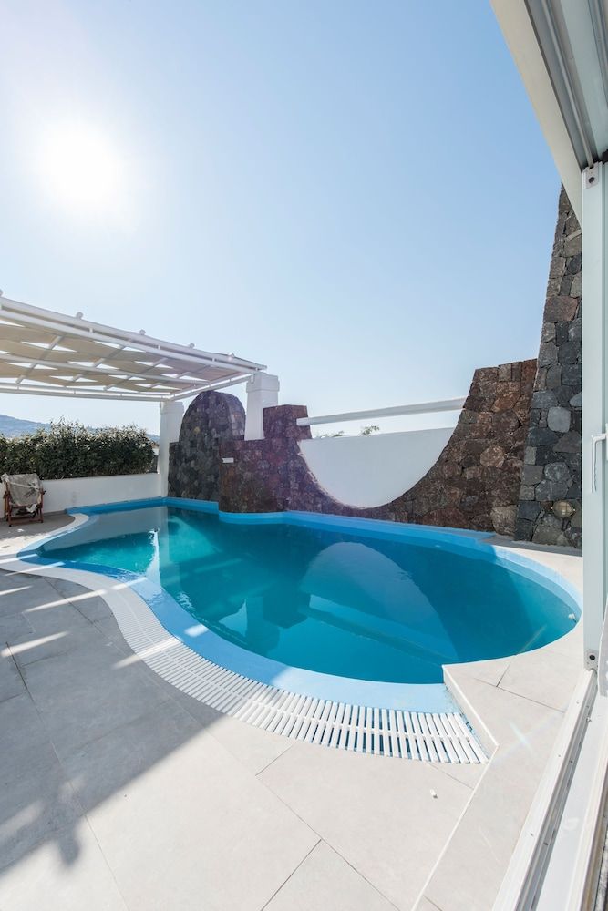 Secret Earth Santorini image