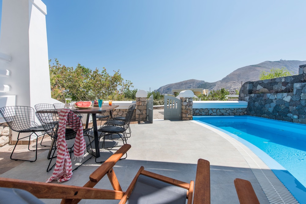 Secret Earth Santorini — Swimming pool in Kamari, South Aegean