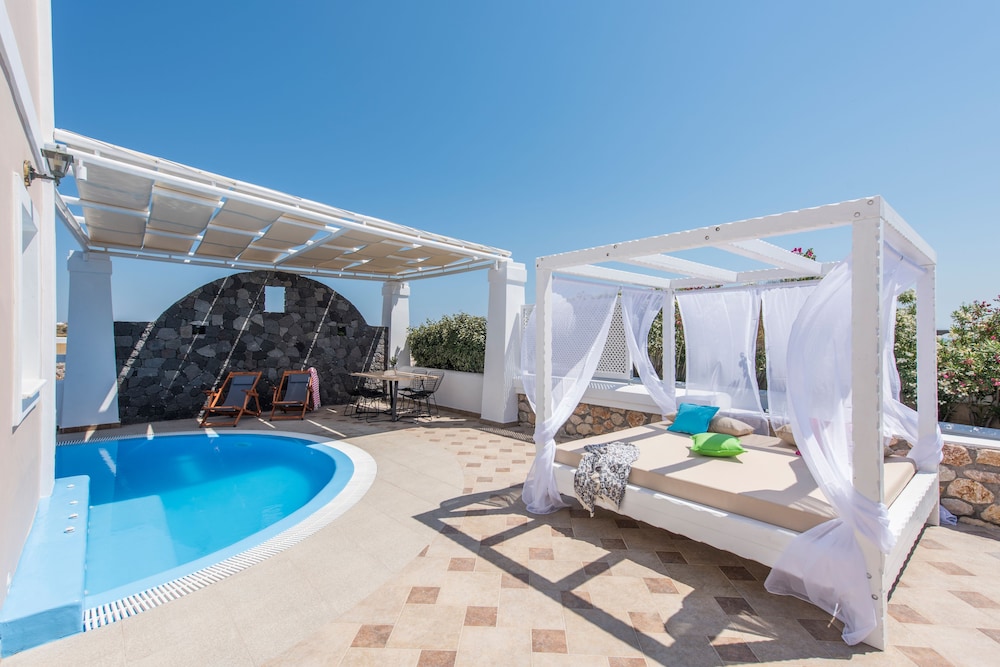 Secret Earth Santorini — Swimming pool in Kamari, South Aegean