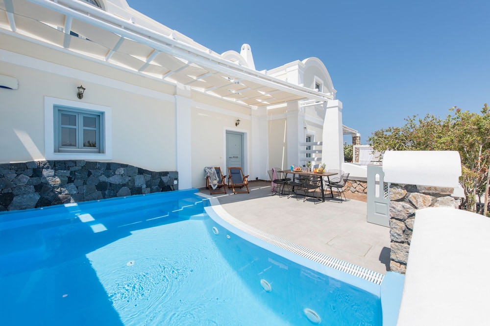 Secret Earth Santorini — Swimming pool in Kamari, South Aegean