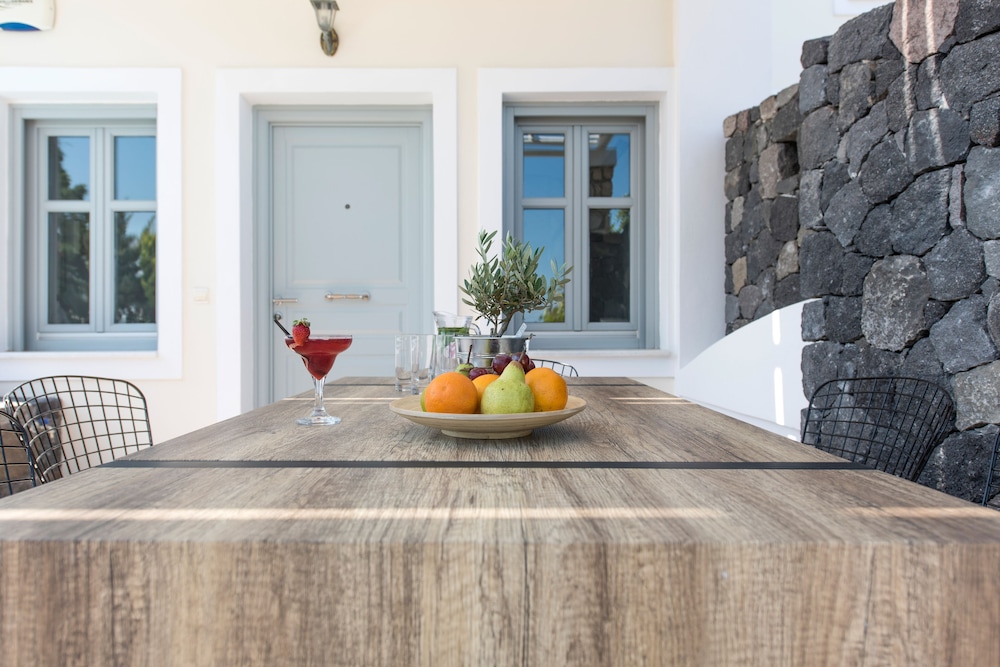 Secret Earth Santorini — Restaurant & bars in Kamari, South Aegean