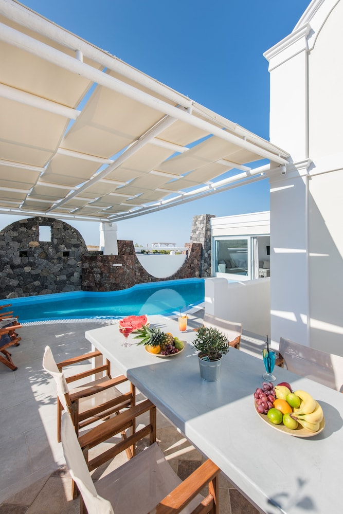 Secret Earth Santorini — Swimming pool in Kamari, South Aegean