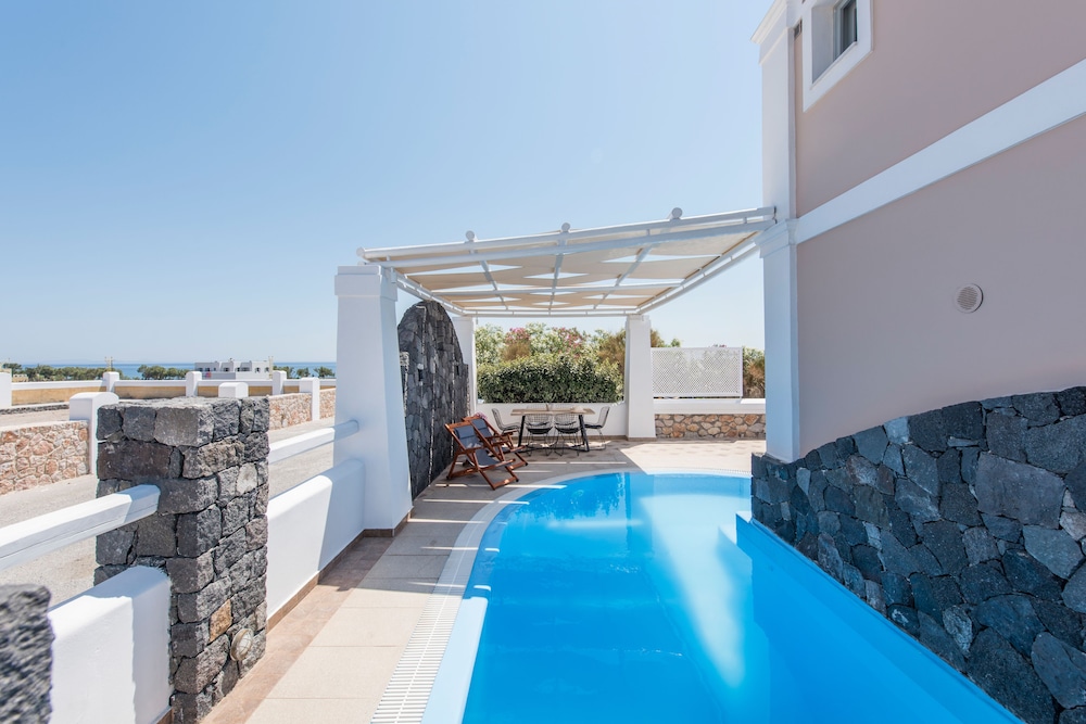 Secret Earth Santorini — Swimming pool in Kamari, South Aegean