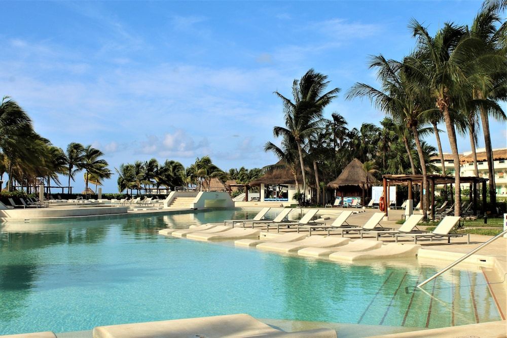 BlueBay Grand Esmeralda All Inclusive