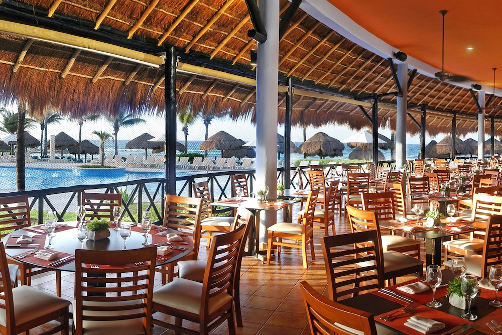 Catalonia Riviera Maya Resort and Spa All Inclusive — Restaurant & bars in Puerto Aventuras, Quintana Roo