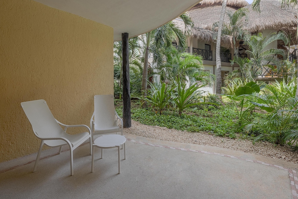 Catalonia Riviera Maya Resort and Spa All Inclusive — Hotel building in Puerto Aventuras, Quintana Roo