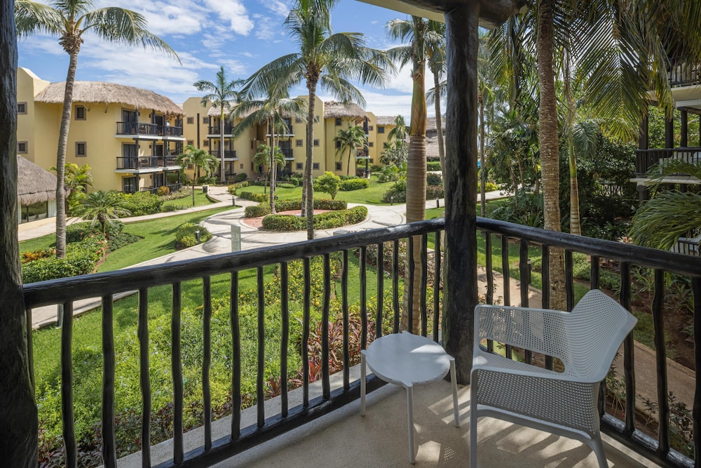 Catalonia Riviera Maya Resort and Spa All Inclusive — Hotel building in Puerto Aventuras, Quintana Roo