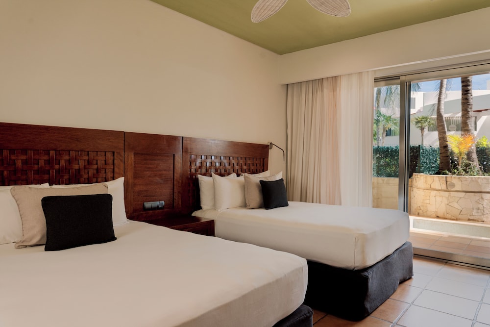 Catalonia Riviera Maya Resort and Spa All Inclusive — Hotel rooms in Puerto Aventuras, Quintana Roo