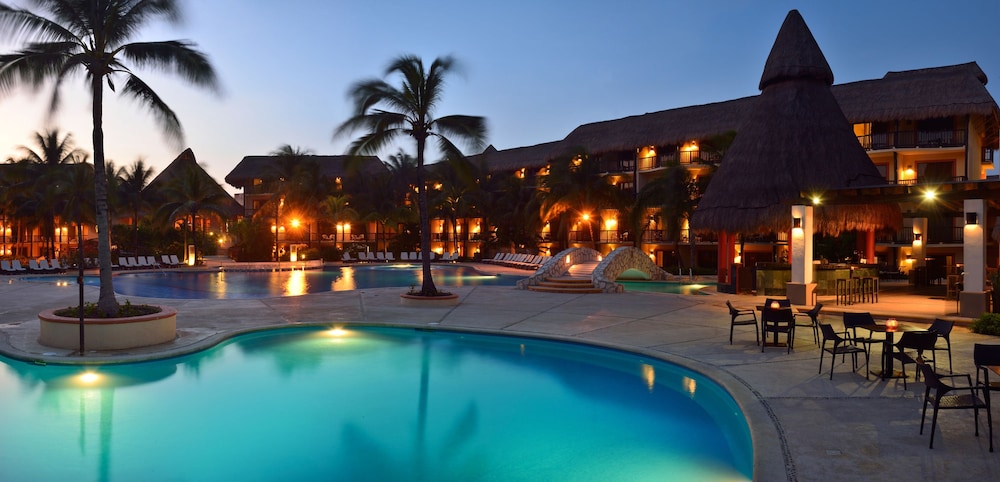 Catalonia Riviera Maya Resort and Spa All Inclusive — Swimming pool in Puerto Aventuras, Quintana Roo