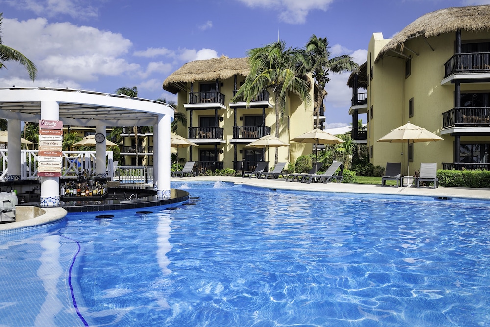 Catalonia Riviera Maya Resort and Spa All Inclusive — Swimming pool in Puerto Aventuras, Quintana Roo