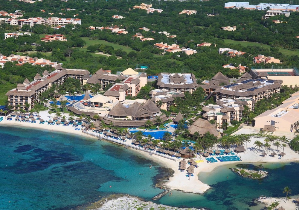 Catalonia Riviera Maya Resort and Spa All Inclusive — Hotel building in Puerto Aventuras, Quintana Roo