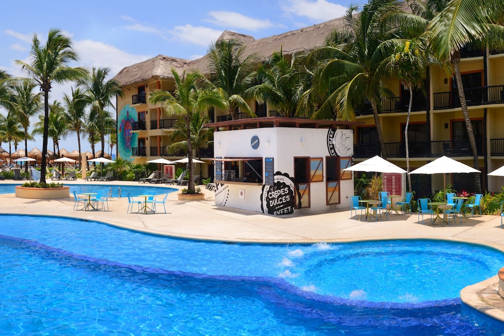 Catalonia Riviera Maya Resort and Spa All Inclusive — Swimming pool in Puerto Aventuras, Quintana Roo