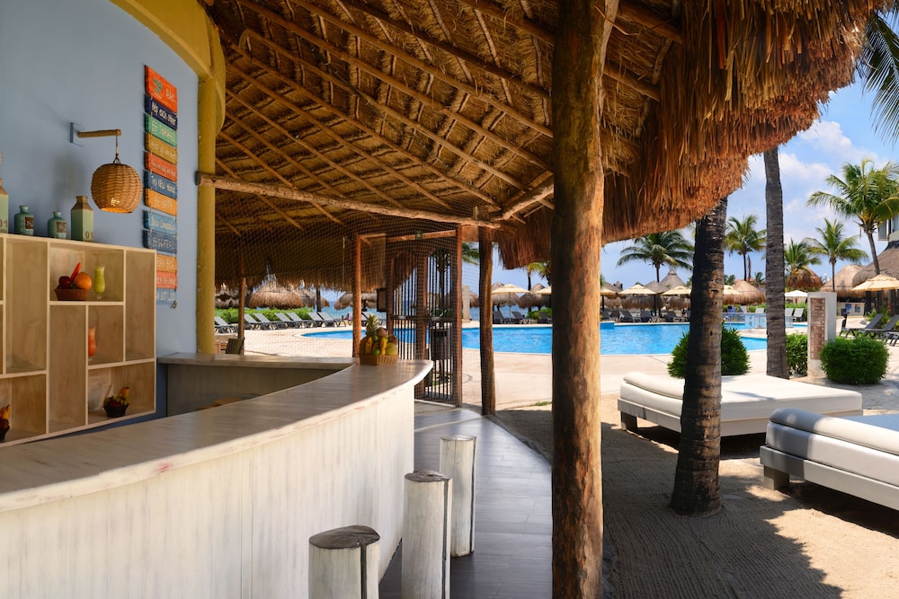 Catalonia Riviera Maya Resort and Spa All Inclusive — Restaurant & bars in Puerto Aventuras, Quintana Roo