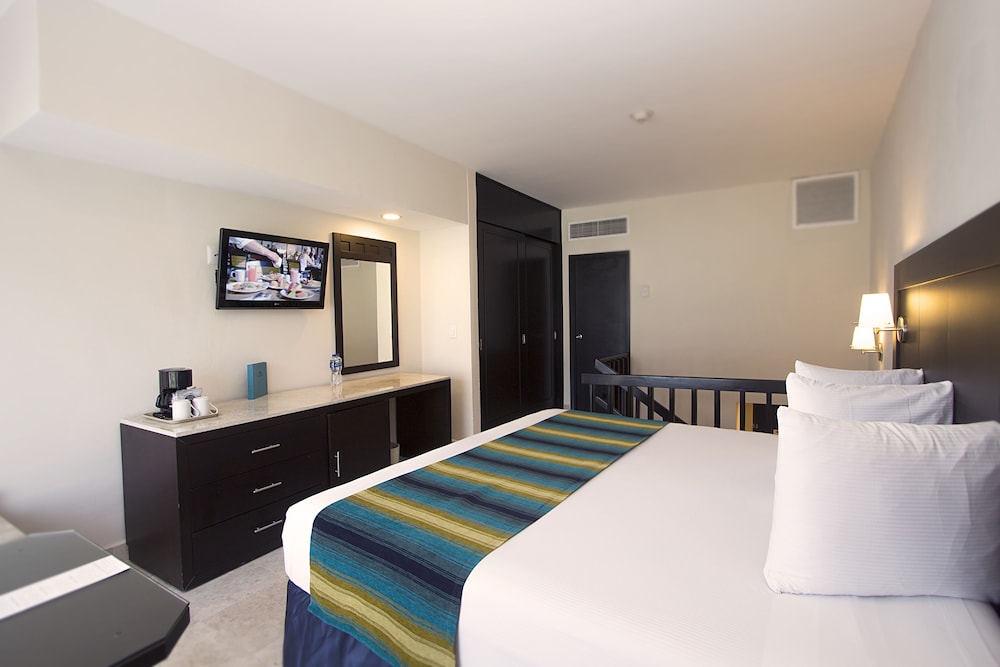 Crown Paradise Club Cancun All Inclusive — Rooms in Cancun, Quintana Roo
