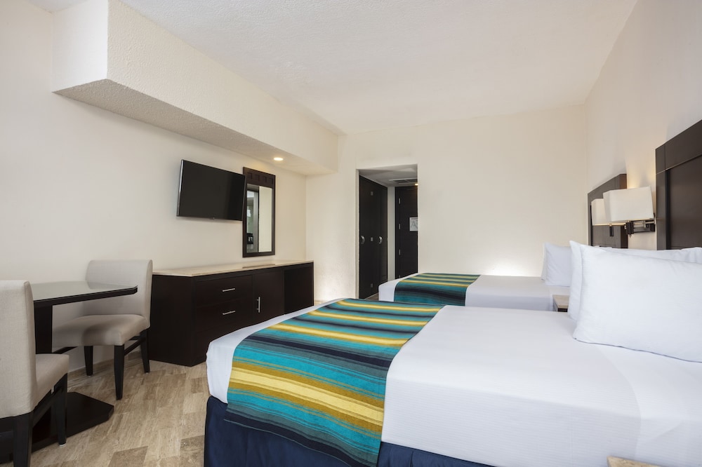 Crown Paradise Club Cancun All Inclusive — Rooms in Cancun, Quintana Roo