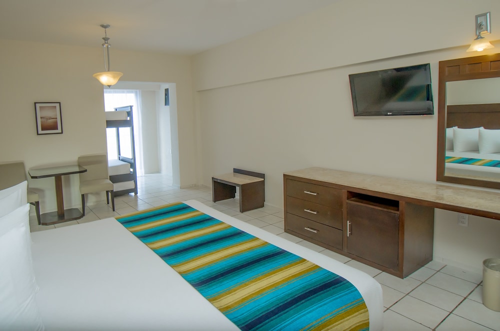 Crown Paradise Club Cancun All Inclusive — Rooms in Cancun, Quintana Roo