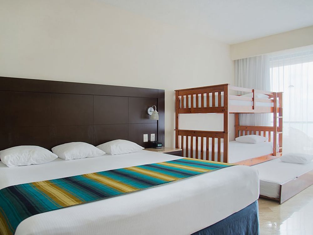 Crown Paradise Club Cancun All Inclusive — Rooms in Cancun, Quintana Roo