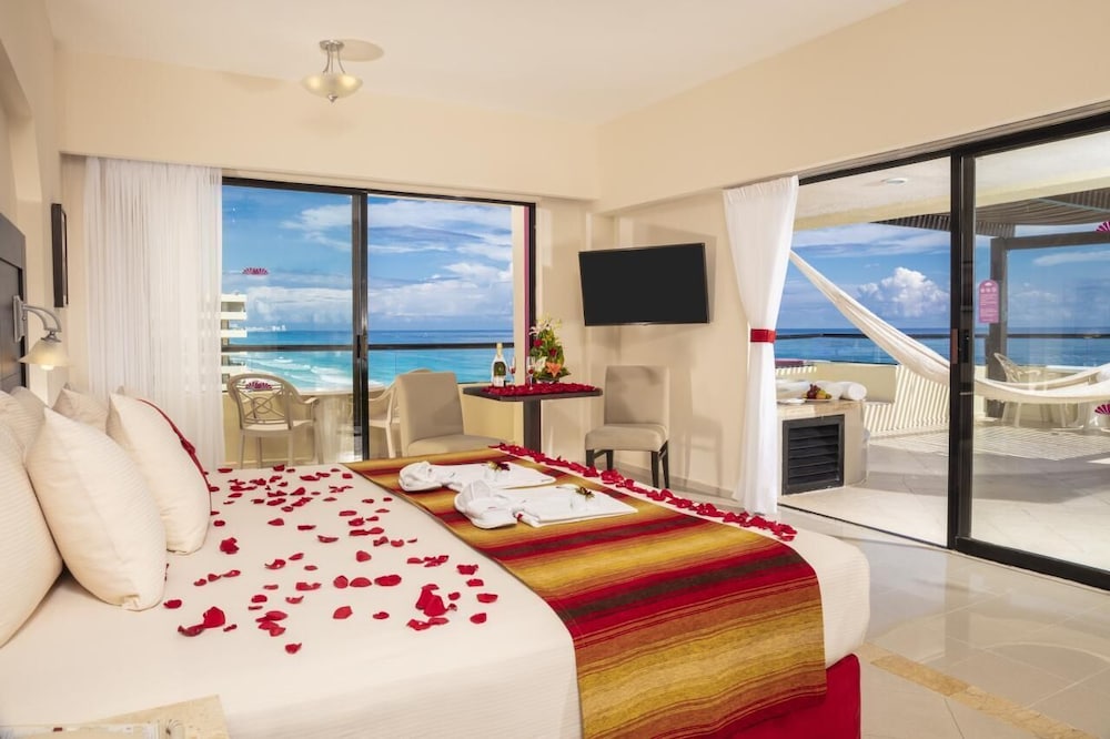 Crown Paradise Club Cancun All Inclusive — Rooms in Cancun, Quintana Roo