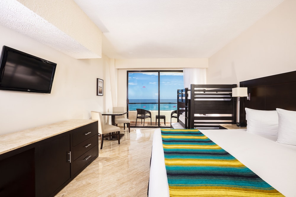 Crown Paradise Club Cancun All Inclusive — Rooms in Cancun, Quintana Roo