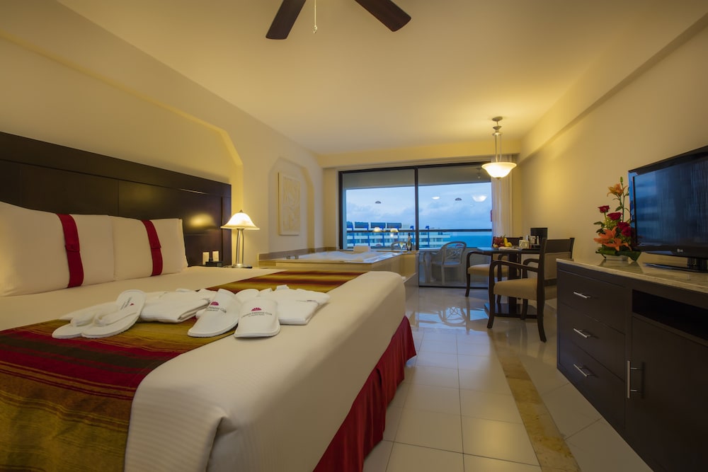 Crown Paradise Club Cancun All Inclusive — Rooms in Cancun, Quintana Roo