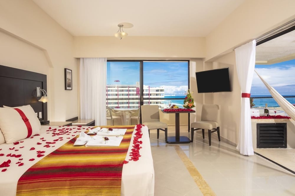 Crown Paradise Club Cancun All Inclusive — Rooms in Cancun, Quintana Roo