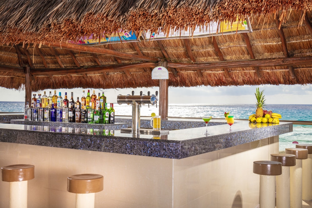 Crown Paradise Club Cancun All Inclusive — Restaurant in Cancun, Quintana Roo