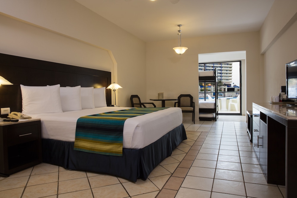 Crown Paradise Club Cancun All Inclusive — Rooms in Cancun, Quintana Roo