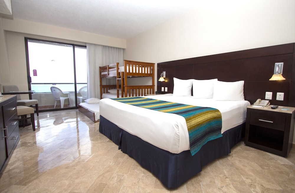 Crown Paradise Club Cancun All Inclusive — Rooms in Cancun, Quintana Roo
