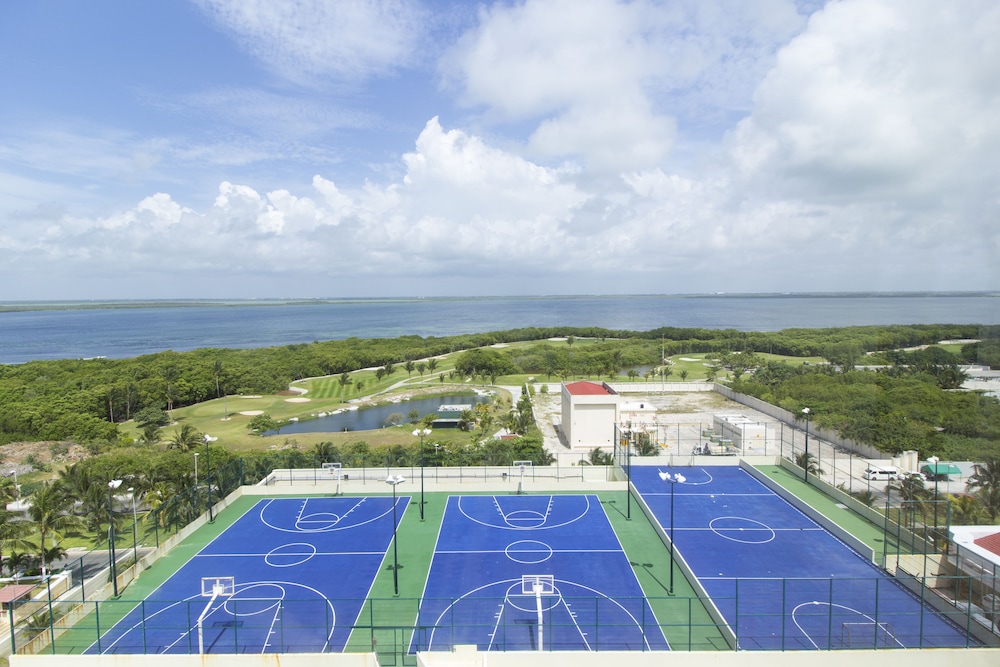 Crown Paradise Club Cancun All Inclusive — On-site activities in Cancun, Quintana Roo