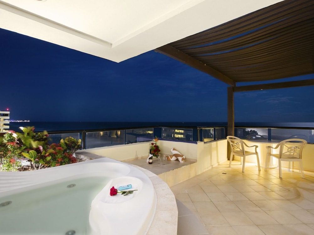 Crown Paradise Club Cancun All Inclusive — Rooms in Cancun, Quintana Roo