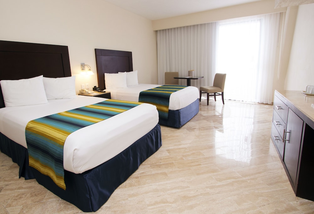 Crown Paradise Club Cancun All Inclusive — Rooms in Cancun, Quintana Roo