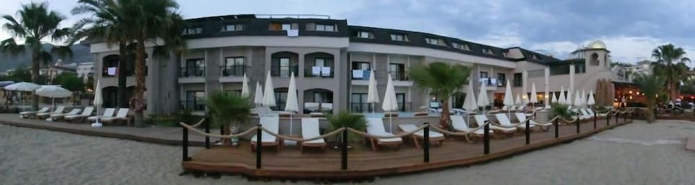 Alaaddin Beach Hotel - Adults Only — Hotel building in Alanya
