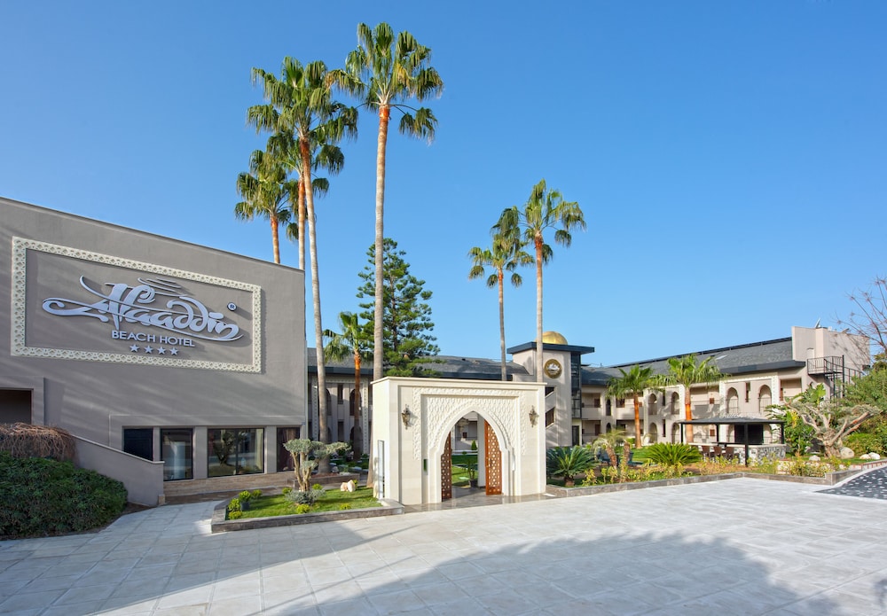 Alaaddin Beach Hotel - Adults Only — Hotel building in Alanya