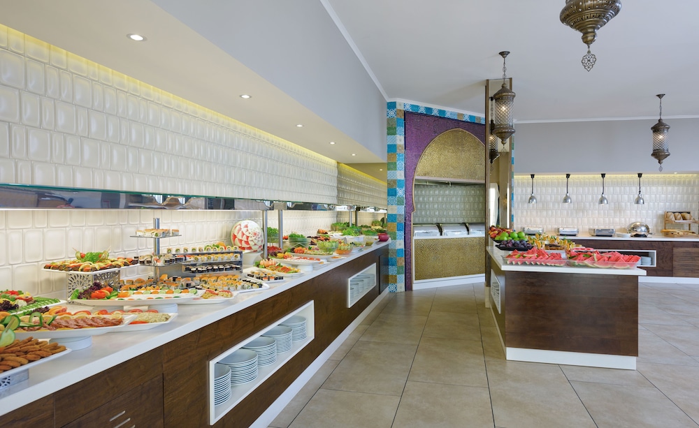 Alaaddin Beach Hotel - Adults Only — Restaurant & bars in Alanya