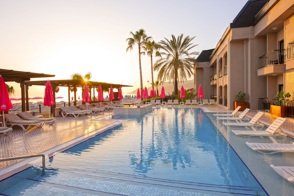 Alaaddin Beach Hotel - Adults Only — Swimming pool in Alanya